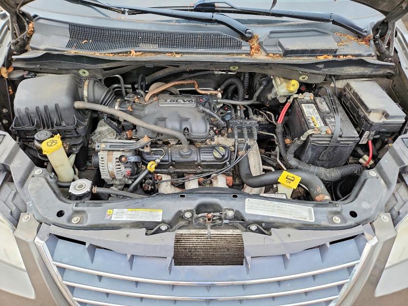 63300556 :رقم المزاد ، 2A4RR5D13AR300355 vin ، 2010 Chrysler Town & Country مزاد بيع