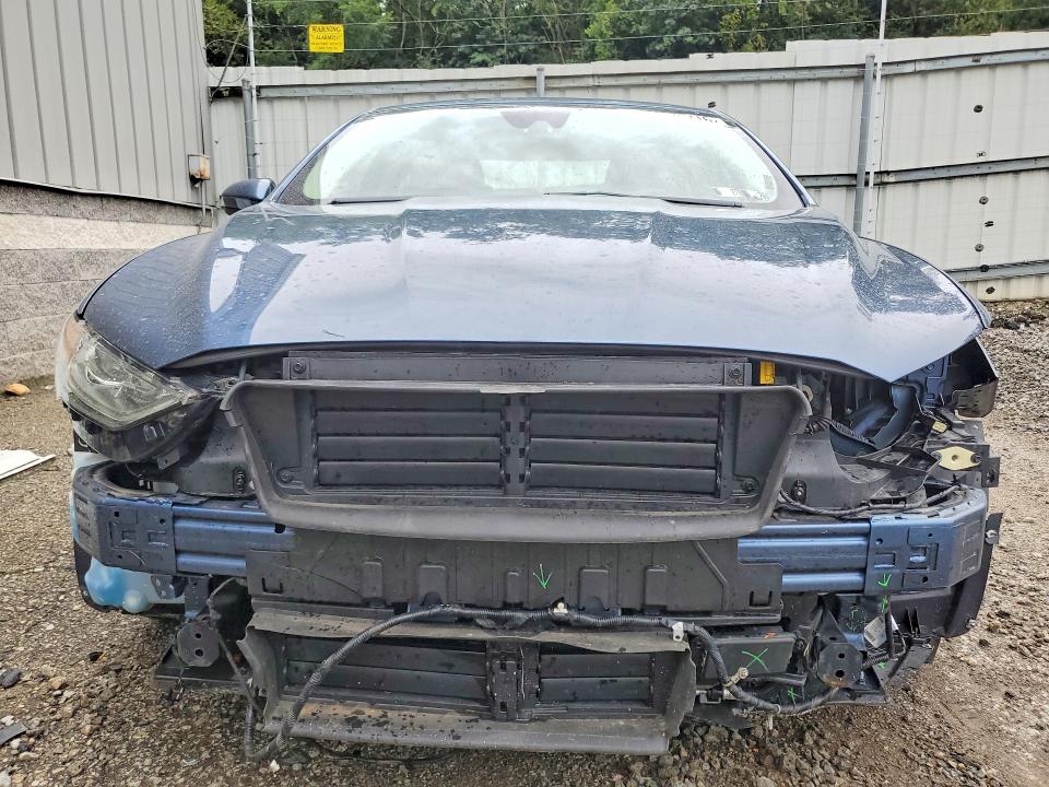 64773716 :رقم المزاد ، 3FA6P0LU7KR195981 vin ، 2019 Ford Fusion مزاد بيع