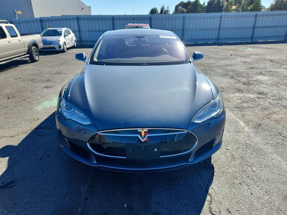 65501856 :رقم المزاد ، 5YJSA1CN4DFP05930 vin ، 2013 Tesla Model S مزاد بيع