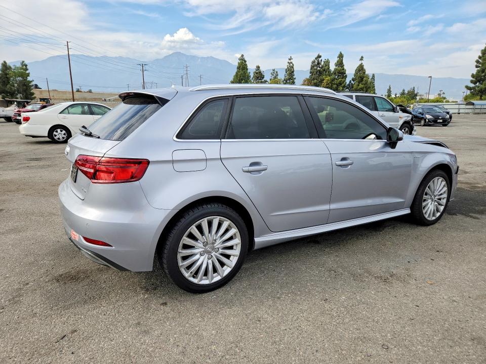 2017 Audi A3 მანქანა იყიდება აუქციონზე, vin: WAUTPBFF6HA037962, აუქციონის ნომერი: 66959396