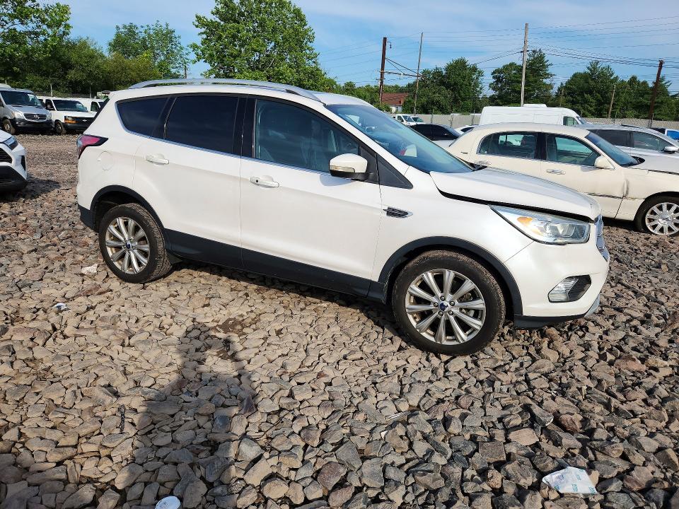 Продаж на аукціоні авто 2017 Ford Escape, vin: 1FMCU9J9XHUD03273, номер лоту: 62122916