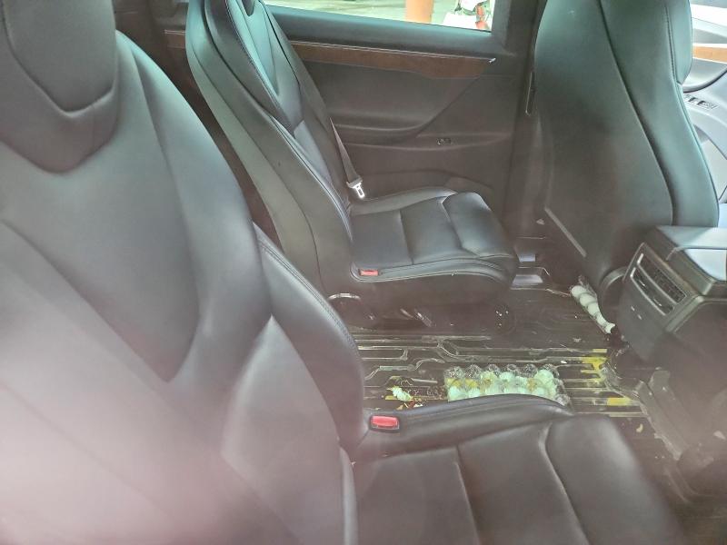66738986 :رقم المزاد ، 5YJXCBE22LF236229 vin ، 2020 Tesla Model X مزاد بيع