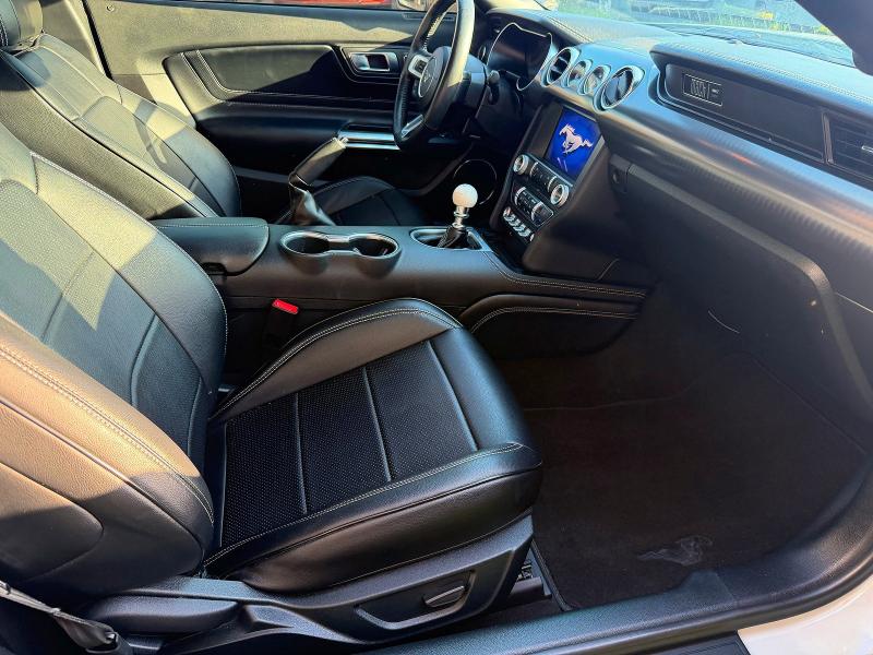 63775646 :رقم المزاد ، 1FA6P8R01N5554218 vin ، 2022 Ford Mustang مزاد بيع