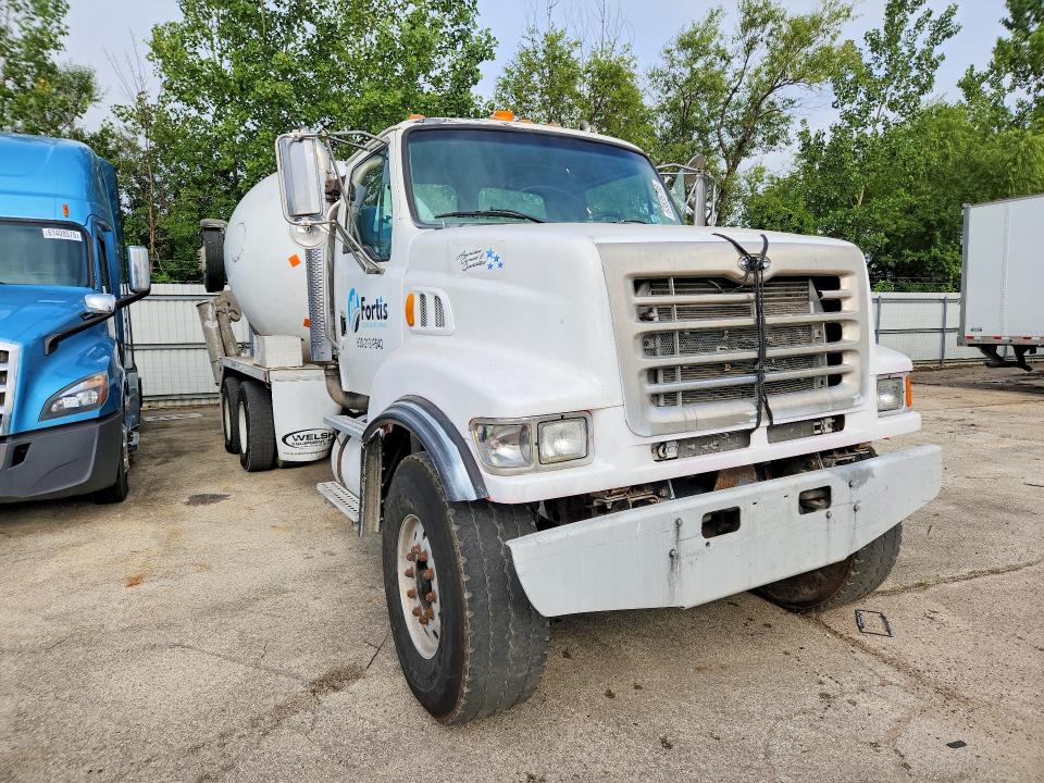 63835706 :رقم المزاد ، 2FZHAZA853AK83872 vin ، 2003 Sterling Truck Lt مزاد بيع