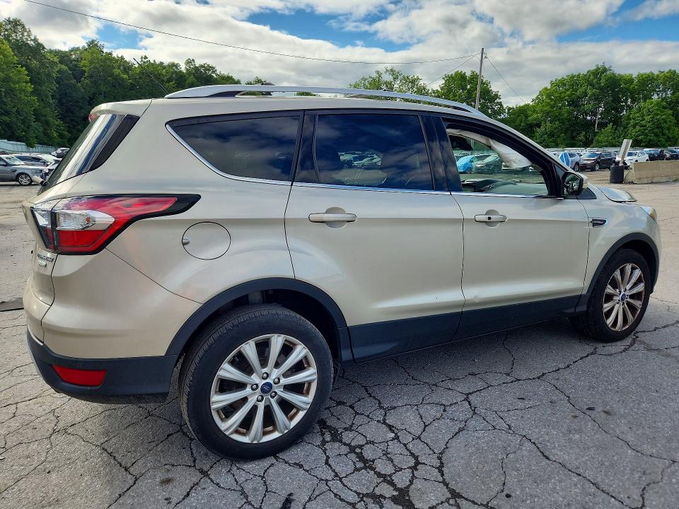Продажа на аукционе авто 2017 Ford Escape, vin: 1FMCU0JD9HUD90373, номер лота: 63551996