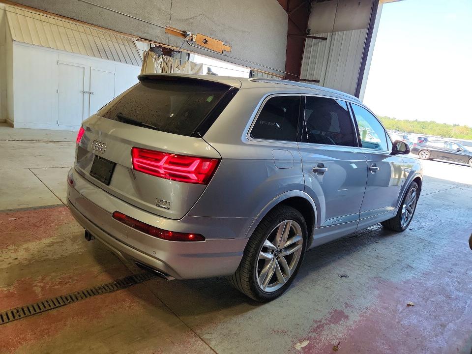 65568286 :رقم المزاد ، WA1VAAF72JD043708 vin ، 2018 Audi Q7 مزاد بيع