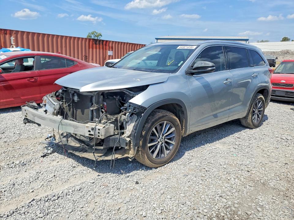 2017 Toyota Highlander მანქანა იყიდება აუქციონზე, vin: 5TDKZRFH6HS223751, აუქციონის ნომერი: 64921036