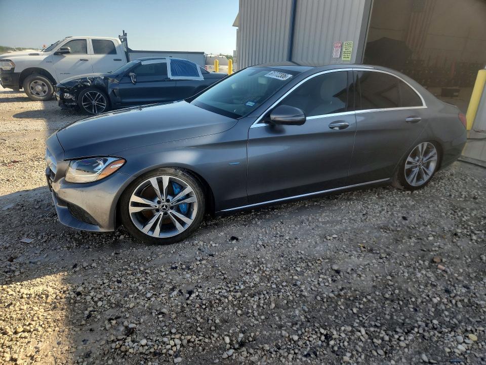 Продажа на аукционе авто 2017 Mercedes-benz C, vin: 55SWF4HB2HU230110, номер лота: 61772306