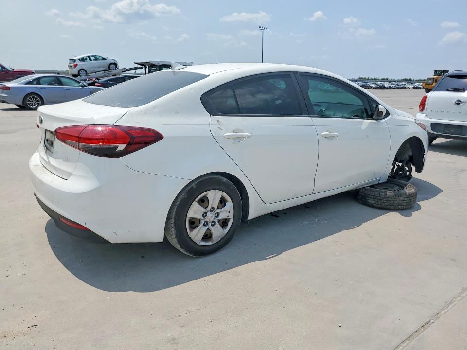2017 Kia Forte მანქანა იყიდება აუქციონზე, vin: 3KPFK4A76HE070502, აუქციონის ნომერი: 63054576