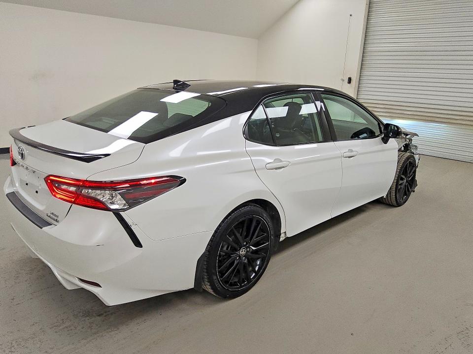 Продаж на аукціоні авто 2022 Toyota Camry, vin: 4T1K31AK0NU044923, номер лоту: 64155486