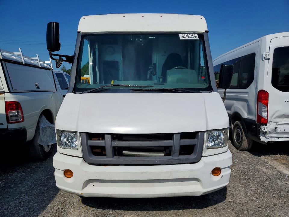 63482866 :رقم المزاد ، JALB4T178J7W00833 vin ، 2018 Isuzu Npr مزاد بيع