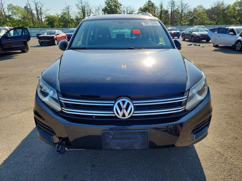 64728406 :رقم المزاد ، WVGSV7AX5HK026426 vin ، 2017 Volkswagen Tiguan مزاد بيع