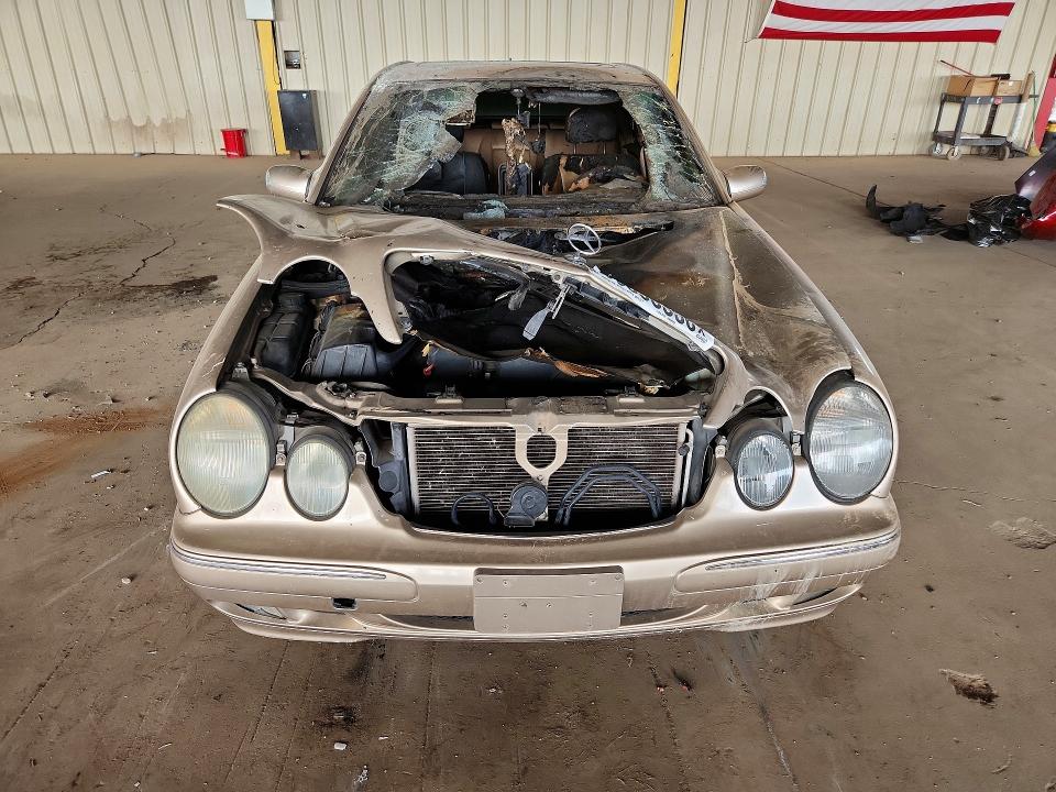 63598356 :رقم المزاد ، WDBJF65J6YB126837 vin ، 2000 Mercedes-benz E مزاد بيع