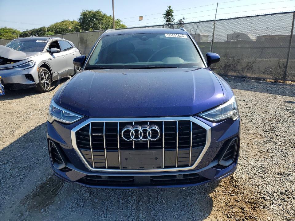 63431626 :رقم المزاد ، WA1EECF35N1025384 vin ، 2022 Audi Q3 مزاد بيع