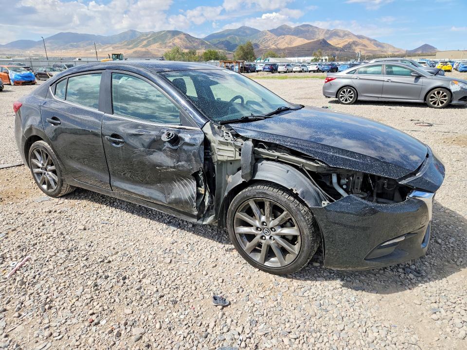 65517766 :رقم المزاد ، 3MZBN1V35JM273272 vin ، 2018 Mazda 3 مزاد بيع