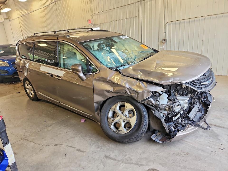 Продаж на аукціоні авто 2018 Chrysler Pacifica, vin: 2C4RC1L78JR133495, номер лоту: 64970706
