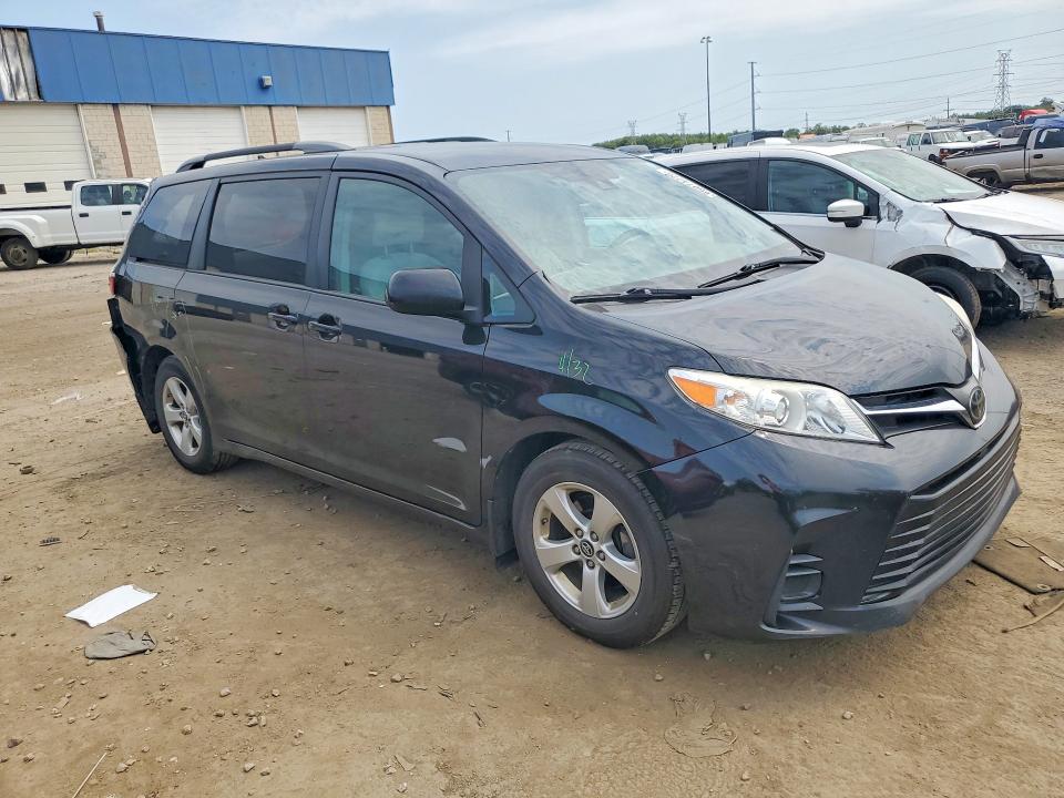 66074226 :رقم المزاد ، 5TDKZ3DC3JS911023 vin ، 2018 Toyota Sienna مزاد بيع