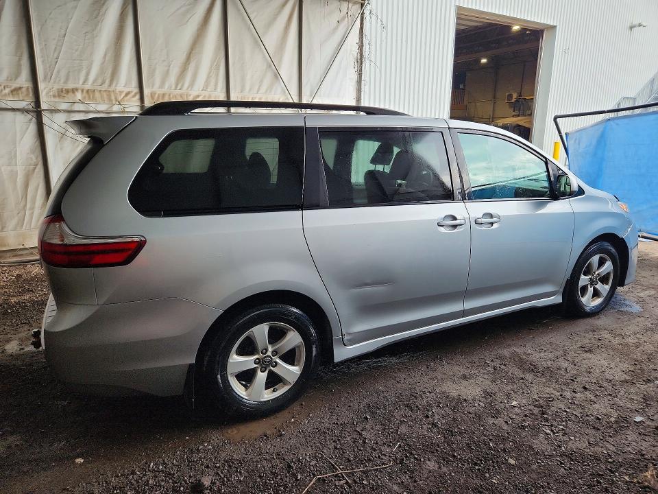 64045186 :رقم المزاد ، 5TDKZ3DC0KS976395 vin ، 2019 Toyota Sienna مزاد بيع