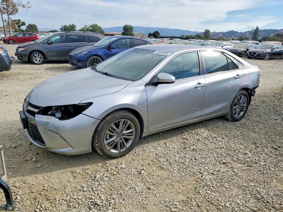 65486906 :رقم المزاد ، 4T1BF1FK1HU402678 vin ، 2017 Toyota Camry مزاد بيع