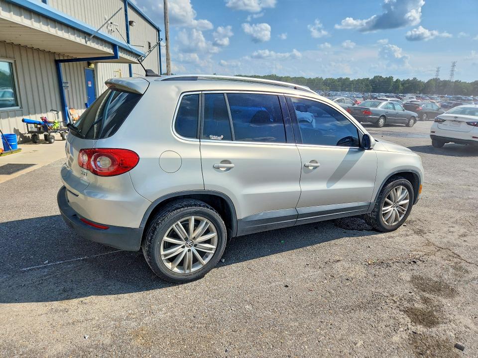 Продаж на аукціоні авто 2011 Volkswagen Tiguan, vin: WVGAV7AX2BW547129, номер лоту: 64398146