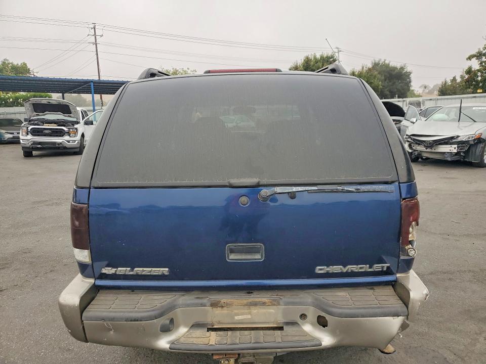 65885926 :رقم المزاد ، 1GNDT13W1Y2387213 vin ، 2000 Chevrolet Blazer مزاد بيع