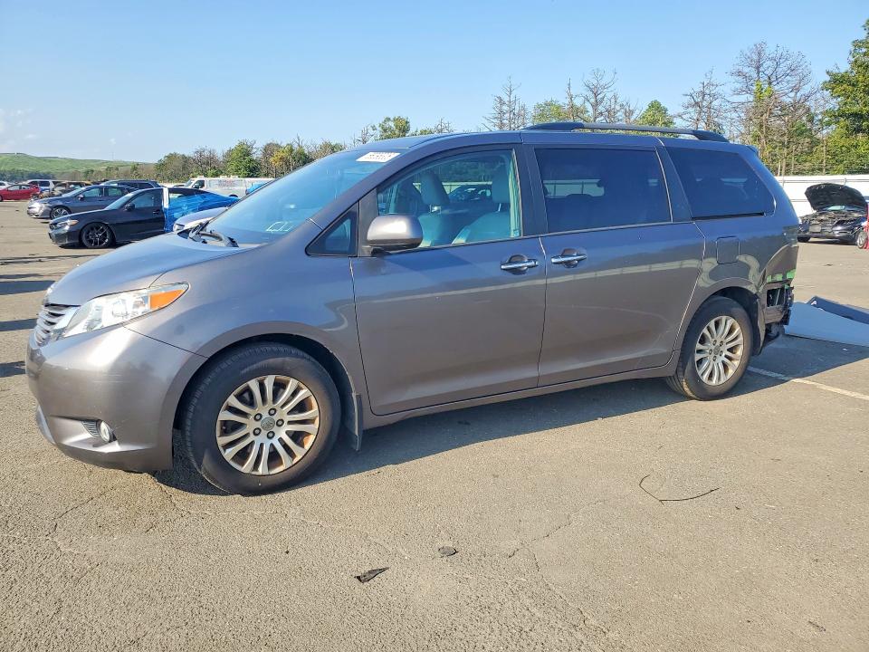 Auction sale of the 2017 Toyota Sienna, vin: 5TDYZ3DC3HS875161, lot number: 66096306