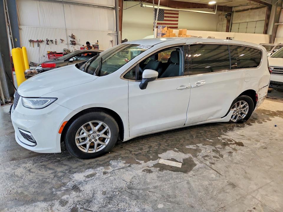 Продажа на аукционе авто 2023 Chrysler Pacifica, vin: 2C4RC1FG6PR619758, номер лота: 63014116