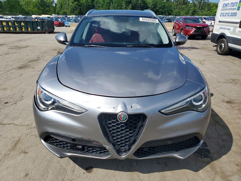 64332996 :رقم المزاد ، ZASFAKAN1J7B83521 vin ، 2018 Alfa Romeo Stelvio مزاد بيع