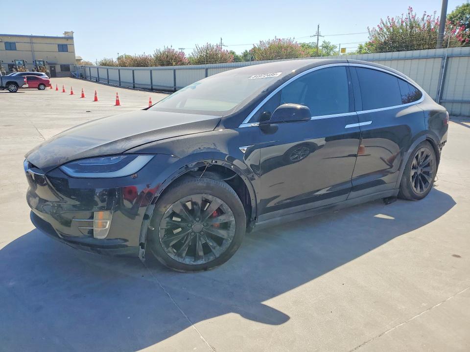 64972486 :رقم المزاد ، 5YJXCDE20JF119631 vin ، 2018 Tesla Model X مزاد بيع