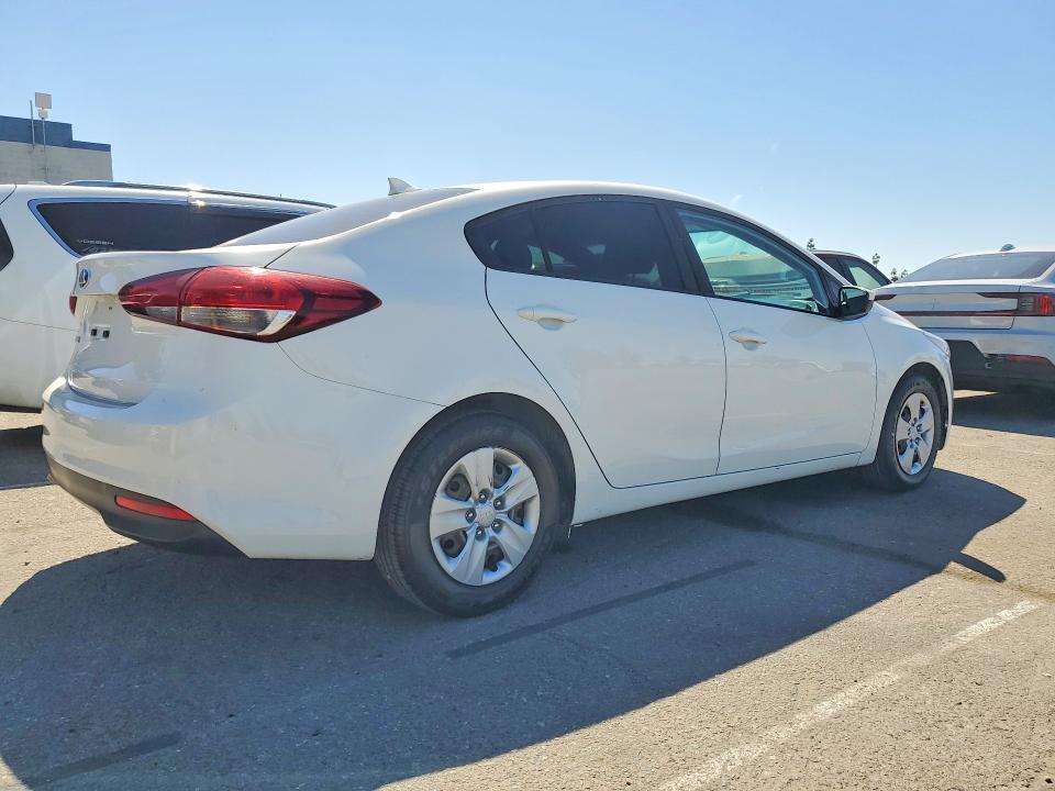 Продаж на аукціоні авто 2017 Kia Forte, vin: 3KPFK4A7XHE121032, номер лоту: 61454736