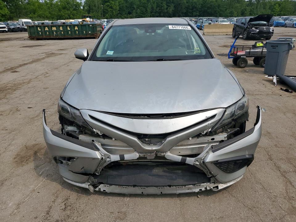 64771066 :رقم المزاد ، 4T1G11AK9MU433800 vin ، 2021 Toyota Camry مزاد بيع