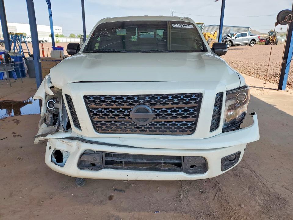 64493056 :رقم المزاد ، 1N6AA1E64JN542305 vin ، 2018 Nissan Titan مزاد بيع
