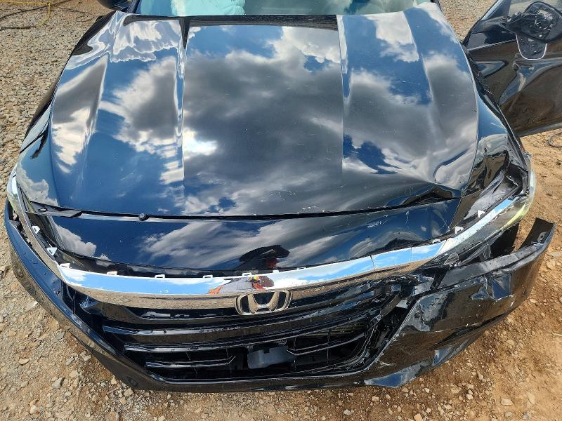 Продажа на аукционе авто 2018 Honda Accord, vin: 1HGCV1F45JA011443, номер лота: 64667356