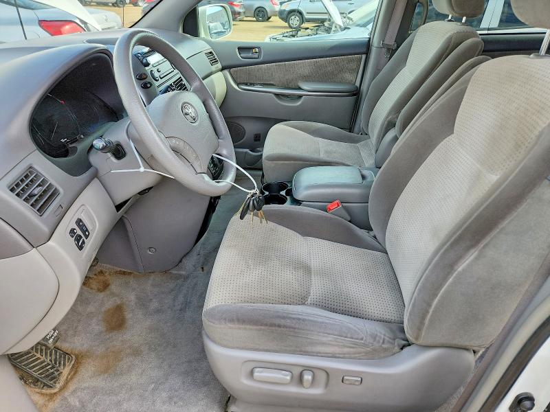 65381096 :رقم المزاد ، 5TDBK23C77S000587 vin ، 2007 Toyota Sienna مزاد بيع