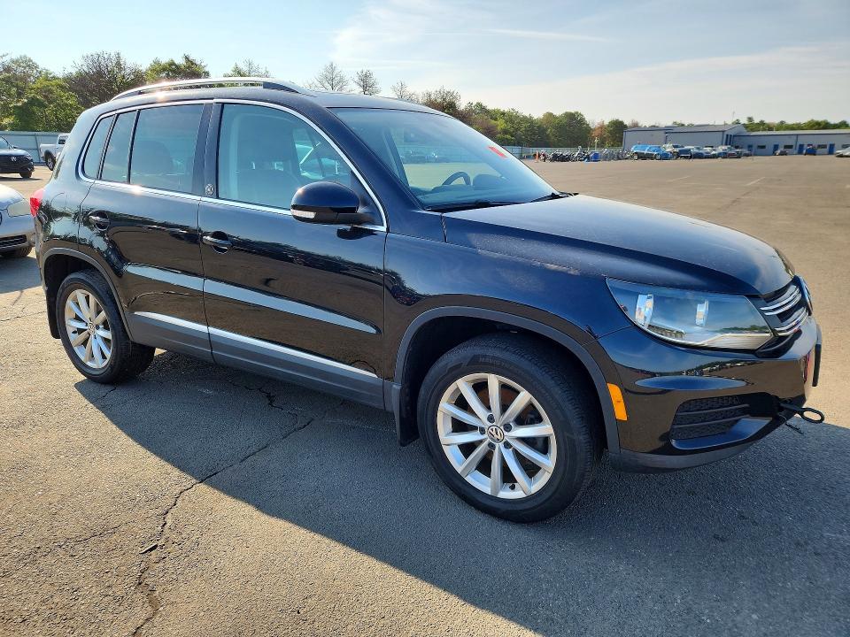 64728406 :رقم المزاد ، WVGSV7AX5HK026426 vin ، 2017 Volkswagen Tiguan مزاد بيع