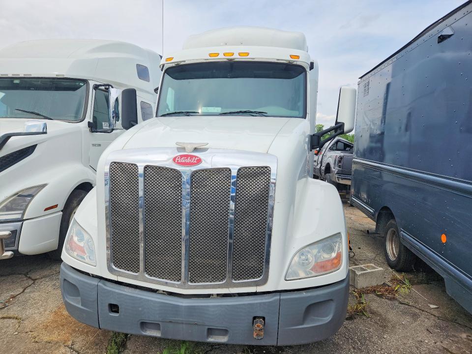 2015 Peterbilt 579 მანქანა იყიდება აუქციონზე, vin: 1XPBD49X4FD285337, აუქციონის ნომერი: 64387466