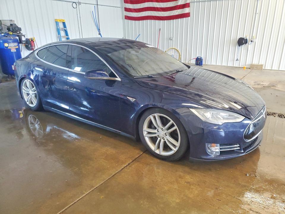 Продажа на аукционе авто 2015 Tesla Model S, vin: 5YJSA1H20FF081593, номер лота: 64019676