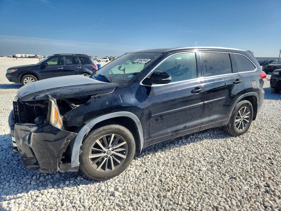 Продажа на аукционе авто 2018 Toyota Highlander, vin: 5TDJZRFH0JS488151, номер лота: 65642446