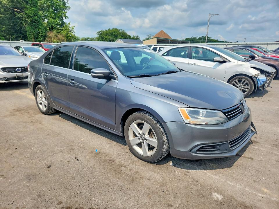 2013 Volkswagen Jetta მანქანა იყიდება აუქციონზე, vin: 3VW3L7AJ4DM444633, აუქციონის ნომერი: 64776446