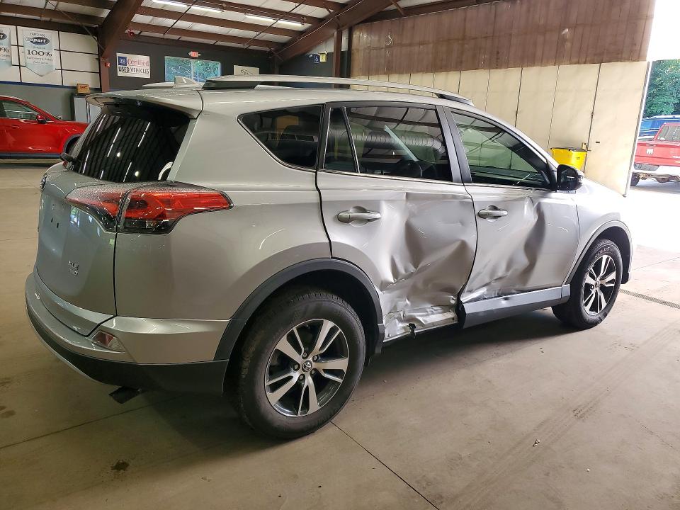 63696706 :رقم المزاد ، 2T3RFREV3JW796397 vin ، 2018 Toyota Rav4 مزاد بيع