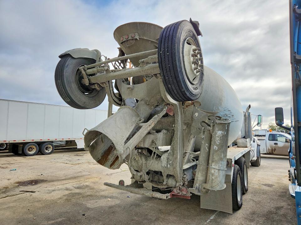 63835706 :رقم المزاد ، 2FZHAZA853AK83872 vin ، 2003 Sterling Truck Lt مزاد بيع
