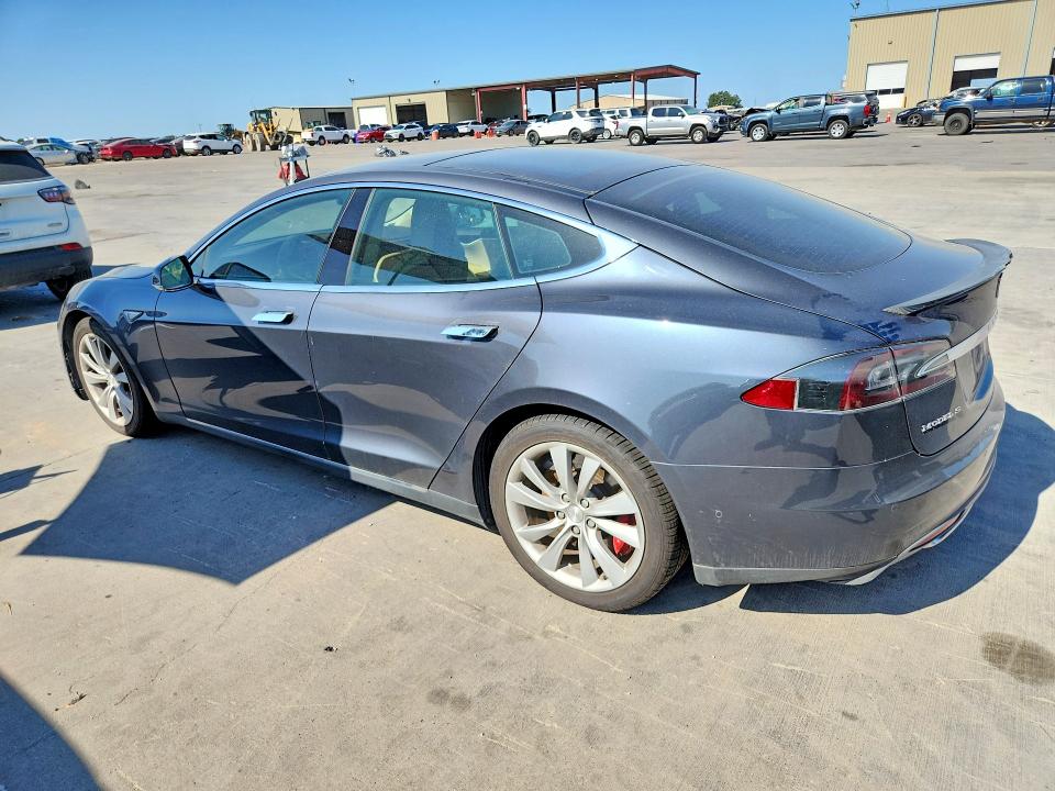 65445826 :رقم المزاد ، 5YJSA1H21FFP76259 vin ، 2015 Tesla Model S مزاد بيع
