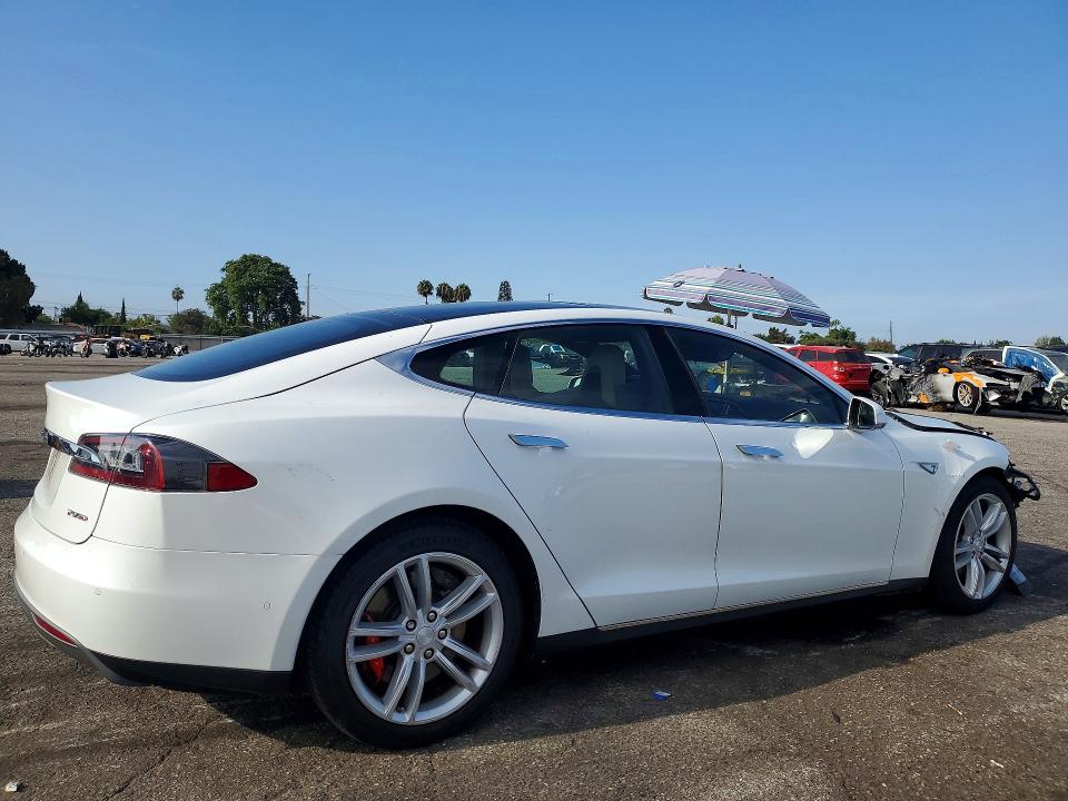Продажа на аукционе авто 2015 Tesla Model S, vin: 5YJSA1V43FF100935, номер лота: 64907856