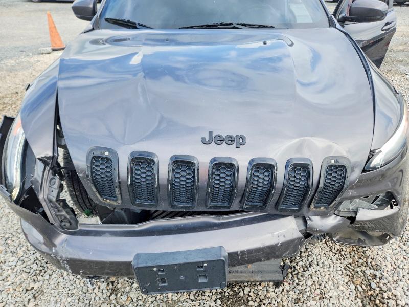 63689396 :رقم المزاد ، 1C4PJMDB5JD599180 vin ، 2018 Jeep Cherokee مزاد بيع