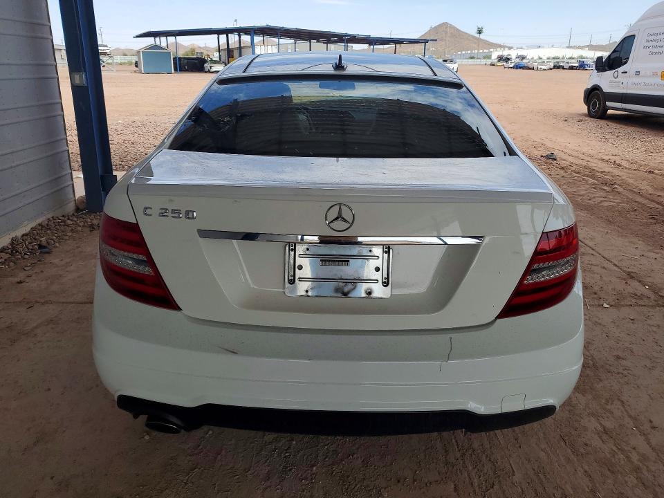 2013 Mercedes-benz C მანქანა იყიდება აუქციონზე, vin: WDDGJ4HB1DG036839, აუქციონის ნომერი: 64128116