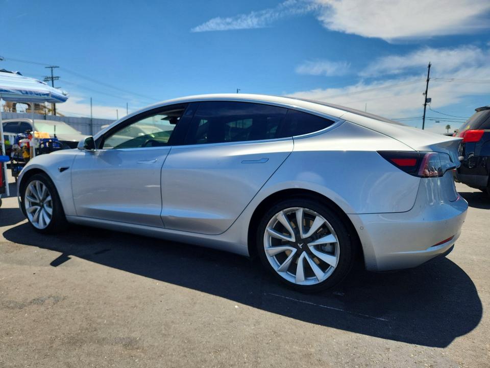65583836 :رقم المزاد ، 5YJ3E1EA0JF050132 vin ، 2018 Tesla Model 3 مزاد بيع