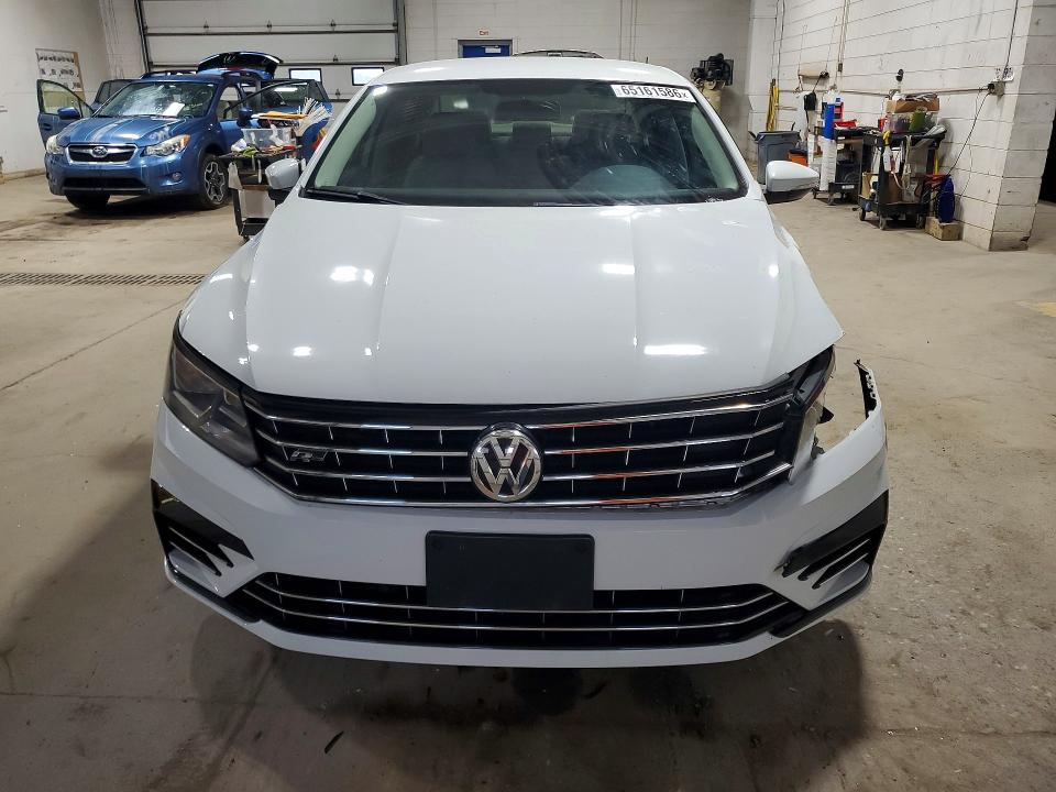 65161586 :رقم المزاد ، 1VWAA7A39JC028363 vin ، 2018 Volkswagen Passat مزاد بيع
