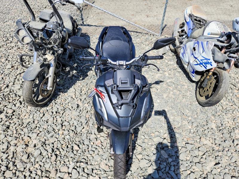 63217316 :رقم المزاد ، MLHKF5454S5101328 vin ، 2025 Honda Adv160 مزاد بيع