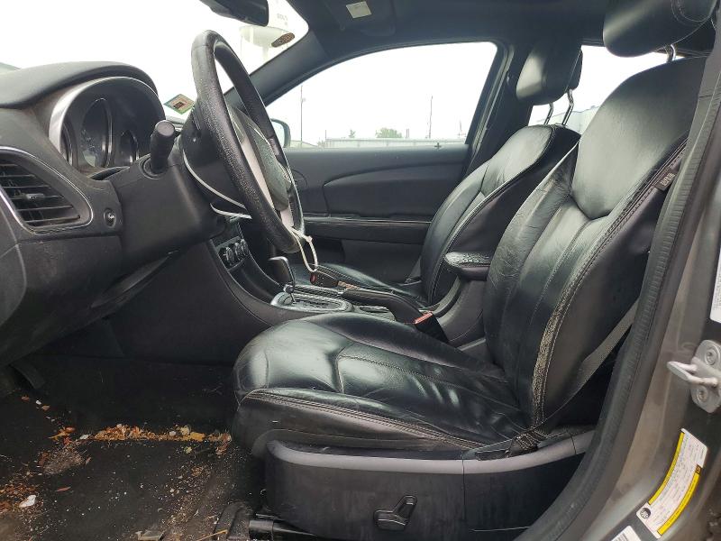 64654276 :رقم المزاد ، 1C3CCBCG1DN580011 vin ، 2013 Chrysler 200 مزاد بيع