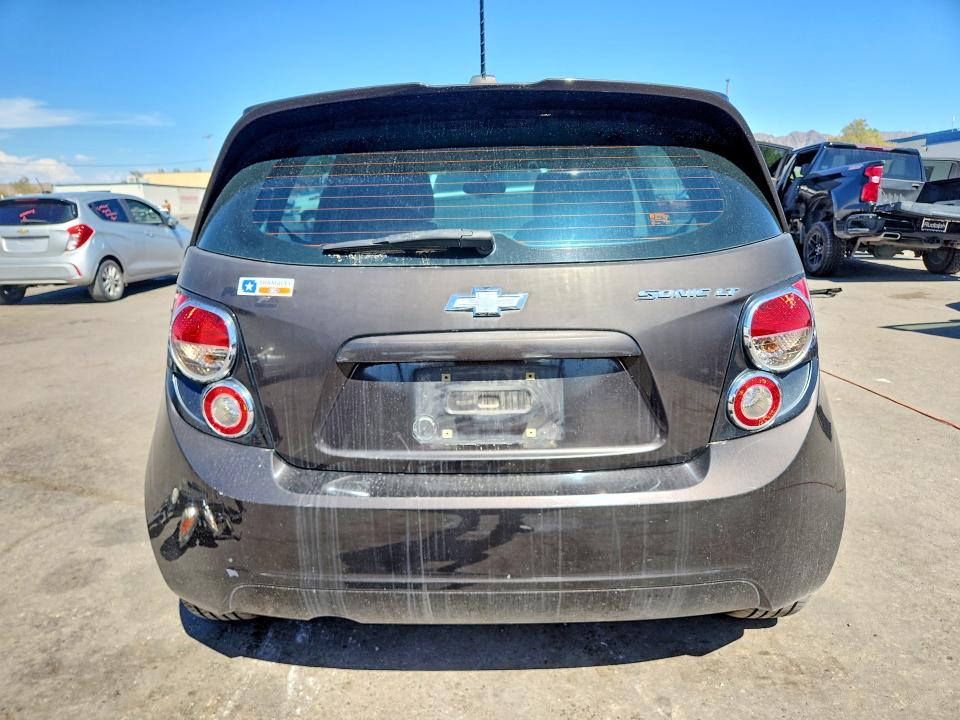 64565386 :رقم المزاد ، 1G1JC6SH1F4129442 vin ، 2015 Chevrolet Sonic مزاد بيع